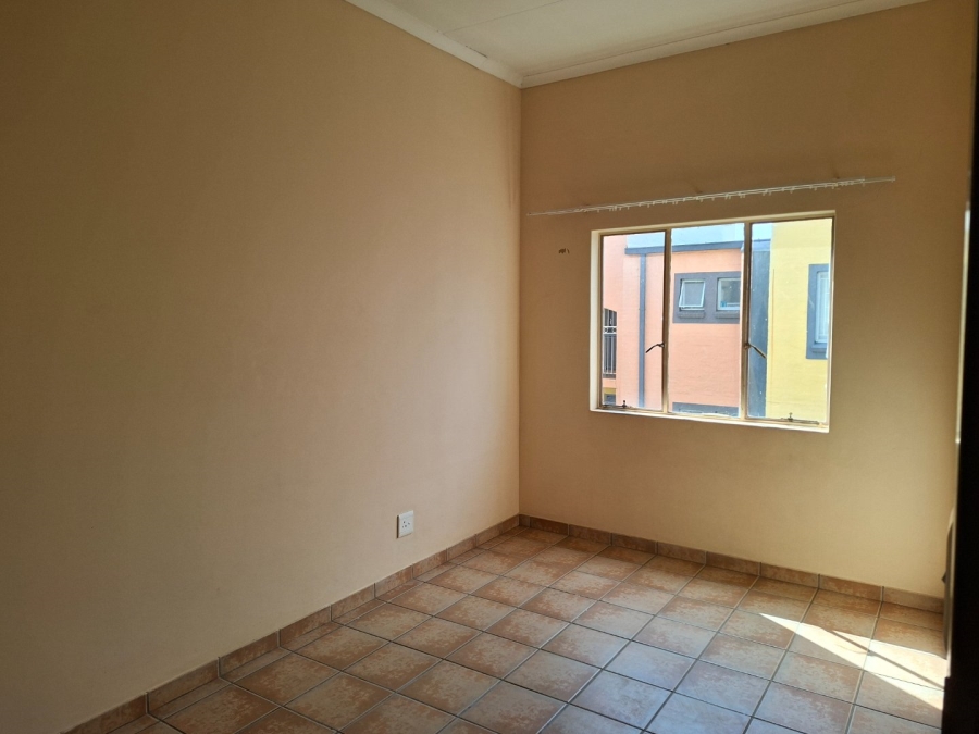 To Let 1 Bedroom Property for Rent in Kannoniers Park North West